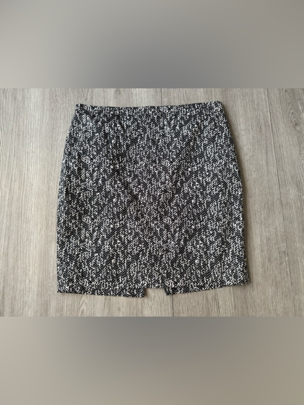 Express Skirt Sz 8 Black White Geometric Print Knee Length Pencil Straight.